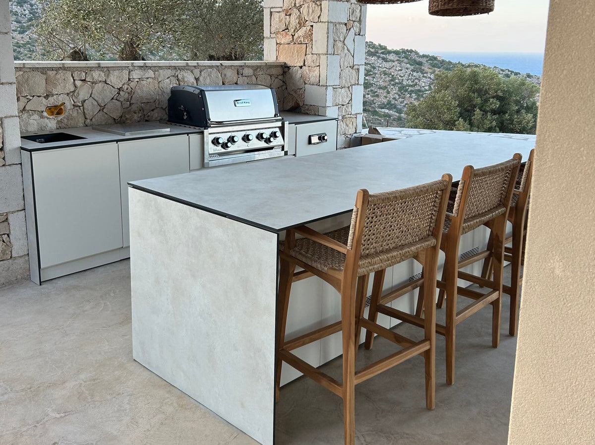 DIY vs. Professional Outdoor Kitchens: The Hidden Costs Exposed